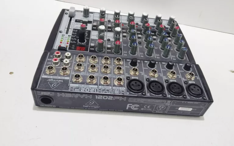 MIKSER BERINGER XENYX 1202FX