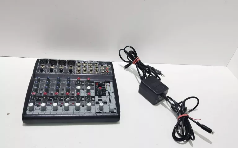 MIKSER BERINGER XENYX 1202FX