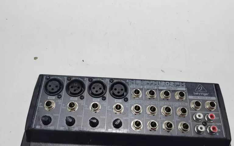 MIKSER BERINGER XENYX 1202FX