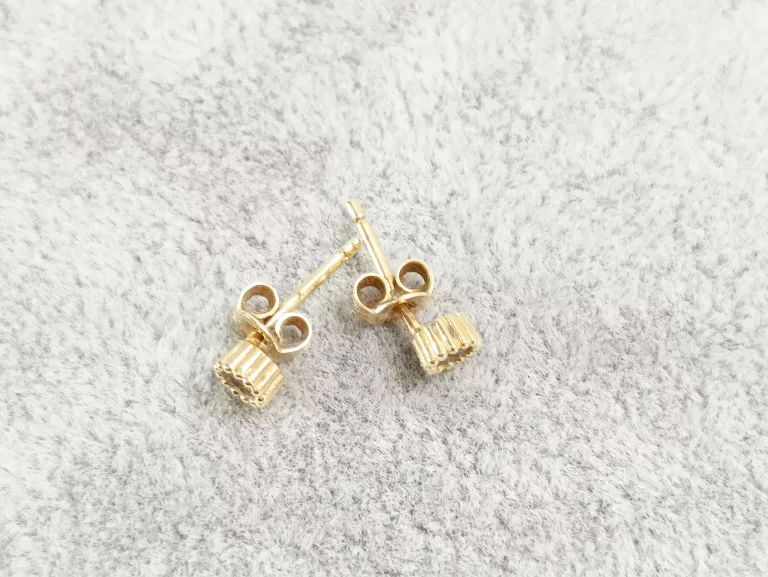 DELIKATNE KOLCZYKI WKRĘTKI 585 W0.86 CHRZEST KOMUNIA PREZENT