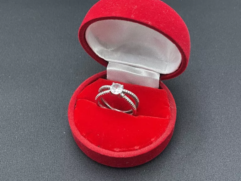 SREBRNY   PIERŚCIONEK 925  3,32G  R16