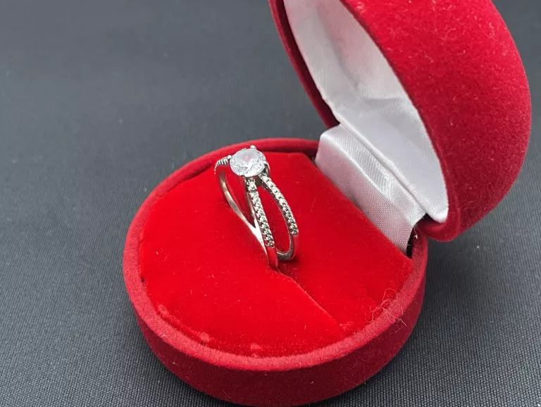 SREBRNY   PIERŚCIONEK 925  3,32G  R16