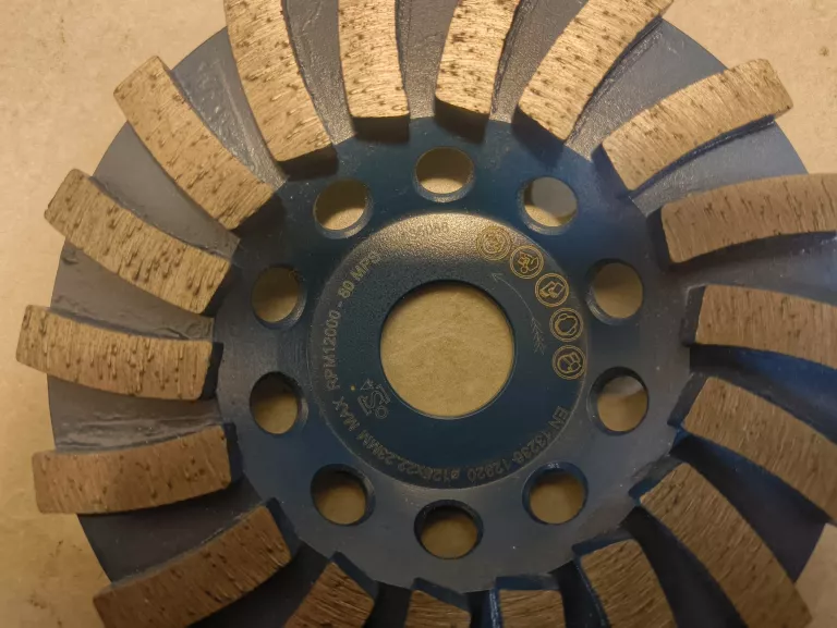 TARCZA DO SZLIFOWANIA BETONU 125 X 22.23MM