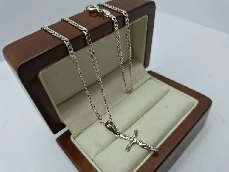 DELIKATNY SREBRNY ŁAŃCUSZEK Z KRZYŻYKIEM 3,64/925