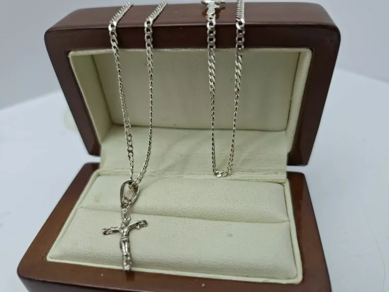 DELIKATNY SREBRNY ŁAŃCUSZEK Z KRZYŻYKIEM 3,64/925