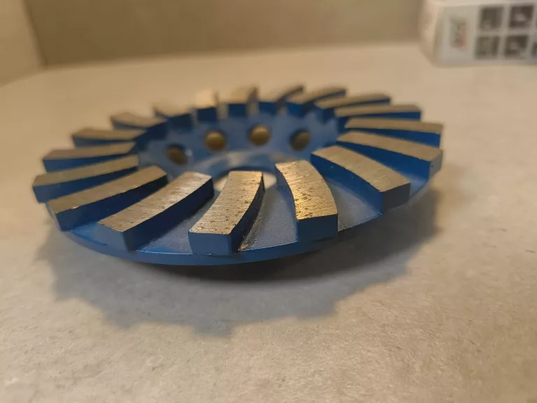 TARCZA DO SZLIFOWANIA BETONU 125 X 22.23MM