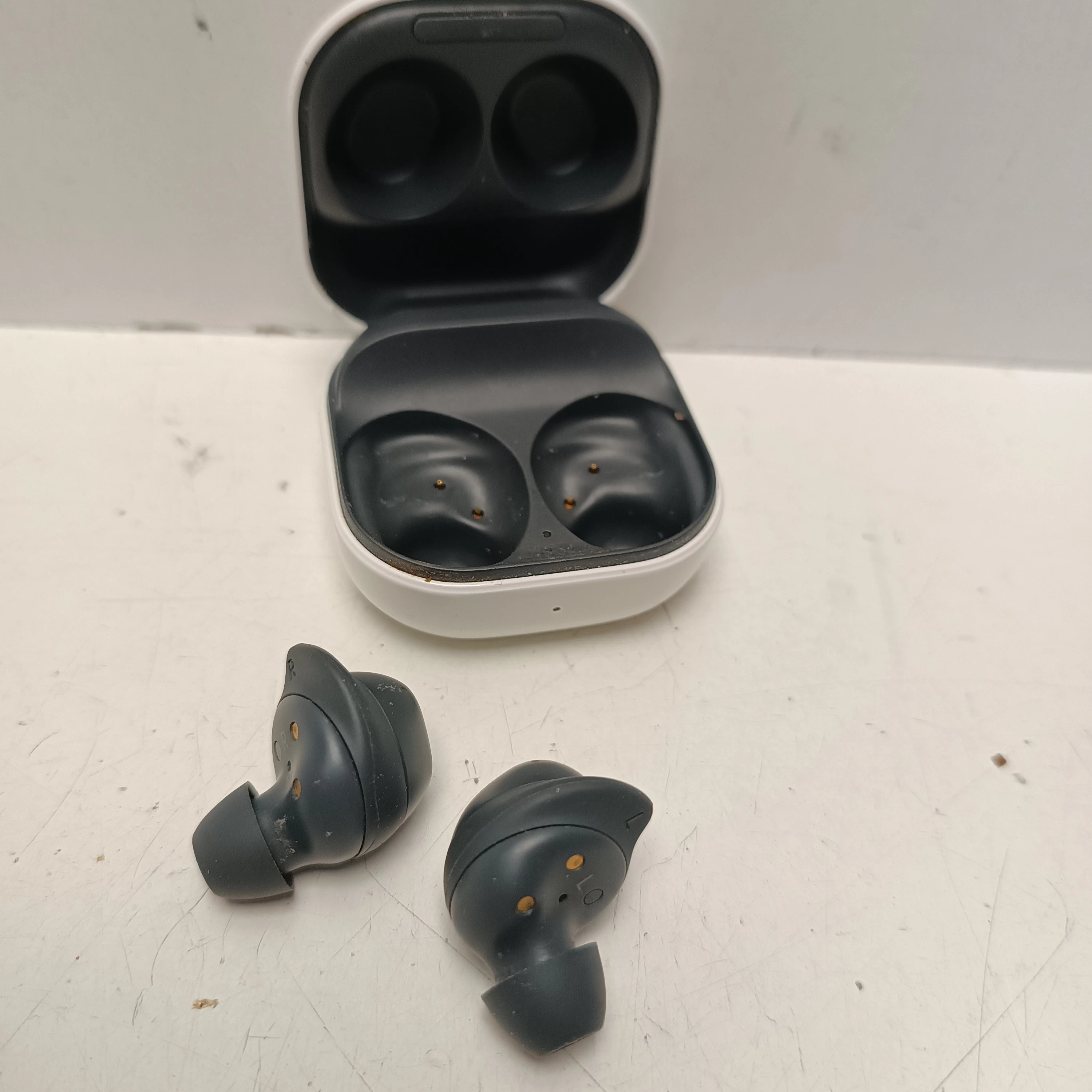 sluchawki-bt-samsung-galaxy-buds-fe-sm-r400n-stan-11323-2