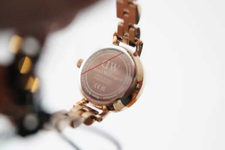 zegarek-daniel-wellington-petite-mini-dw00100854-ksztalt-koperty-129223-2