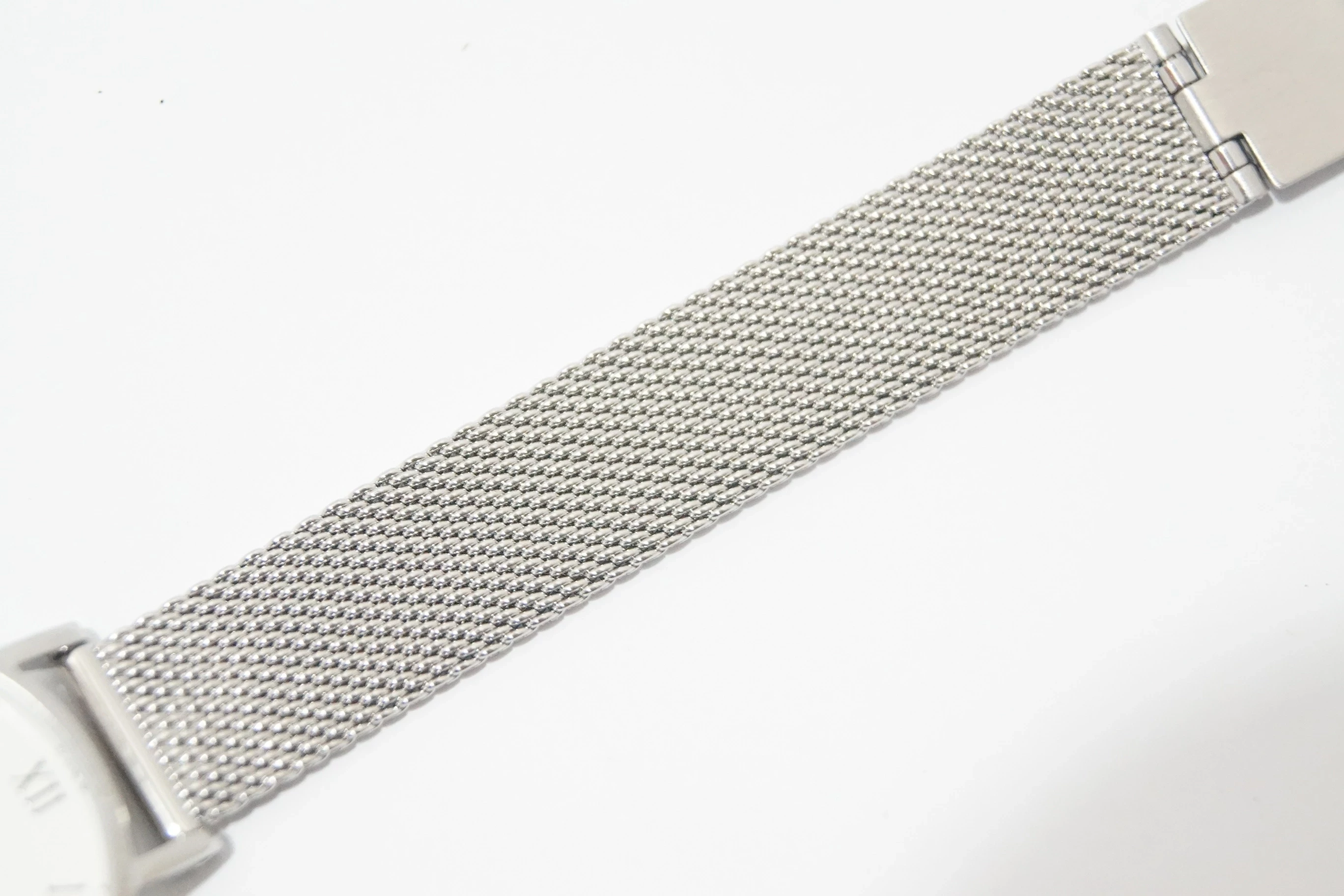 daniel-wellington-petite-roman-mechanizm-18738-1