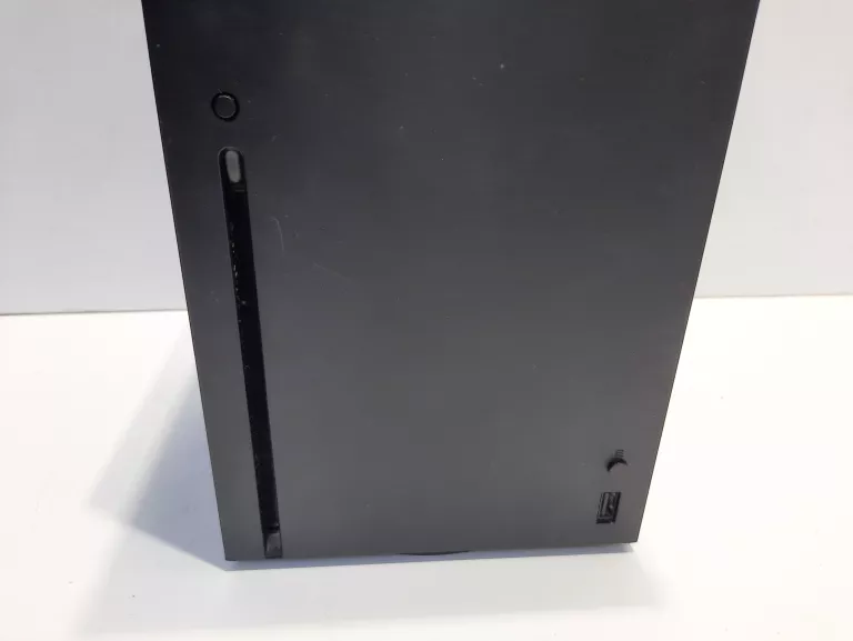 KONSOLA MICROSOFT XBOX SERIES X Z NAPĘDEM 1882