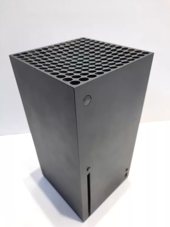 KONSOLA MICROSOFT XBOX SERIES X Z NAPĘDEM 1882
