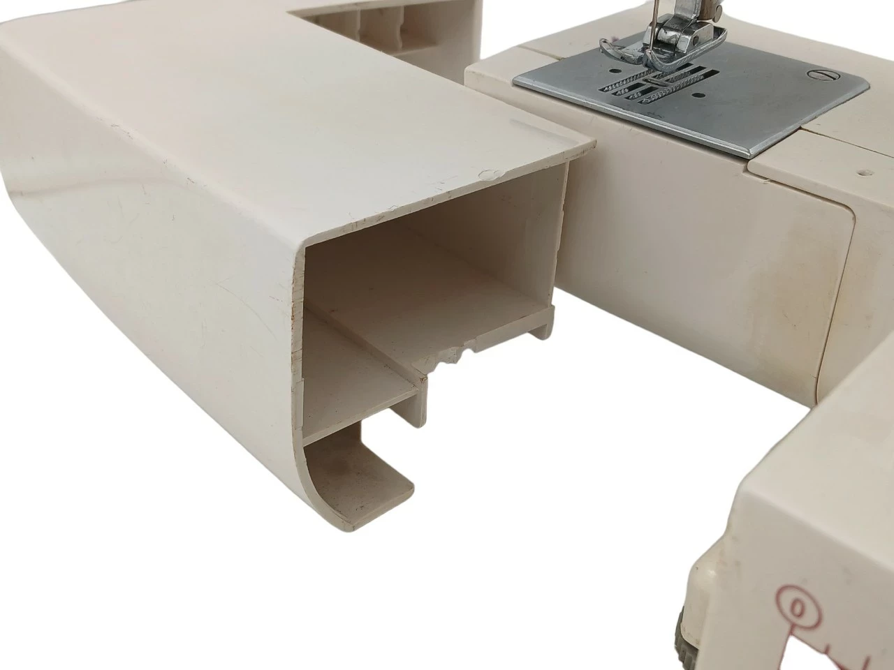 maszyna-do-szycia-lucznik-2008-wiktoria-22-sciegi-kolor-dominujacy-129357-2