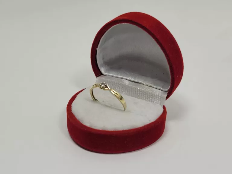 SUBTELNY ZŁOTY PIERŚCIONEK ZŁOTO  8 K  0,89 G CYRKONIA ROZMIAR 18