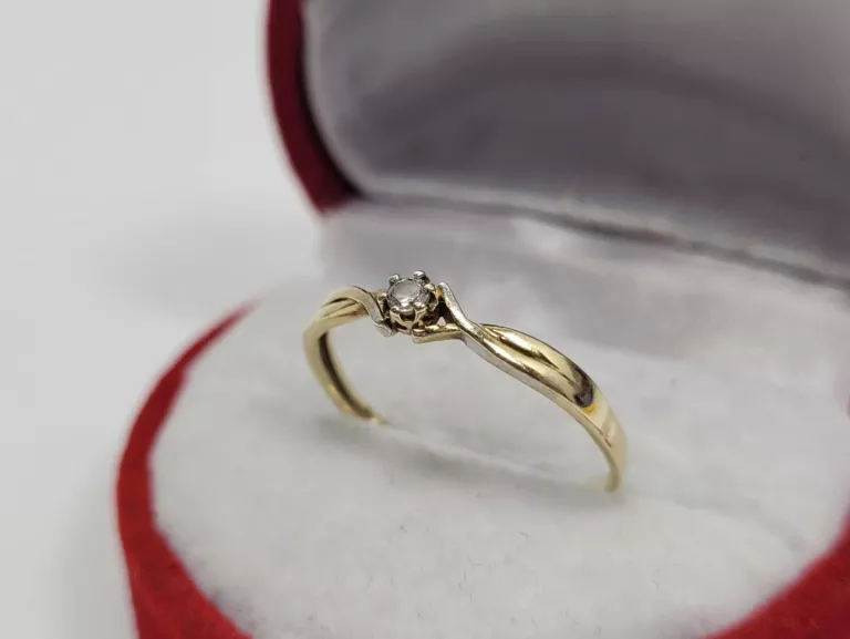 SUBTELNY ZŁOTY PIERŚCIONEK ZŁOTO  8 K  0,89 G CYRKONIA ROZMIAR 18