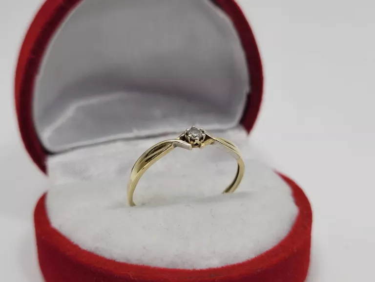 SUBTELNY ZŁOTY PIERŚCIONEK ZŁOTO  8 K  0,89 G CYRKONIA ROZMIAR 18