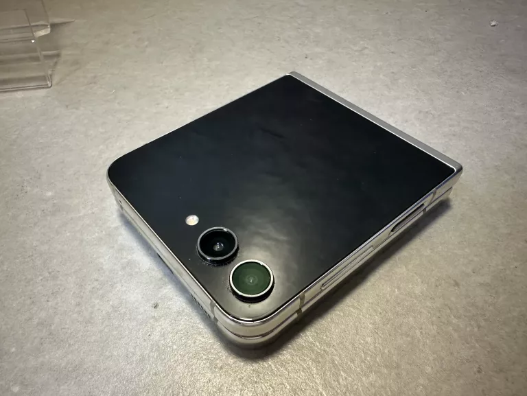 TELEFON SAMSUNG GALAXY Z FLIP 5 8/512GB