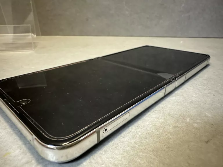 TELEFON SAMSUNG GALAXY Z FLIP 5 8/512GB