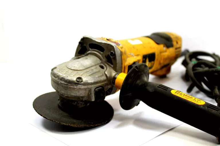 SZLIFERKA KĄTOWA DEWALT D28136