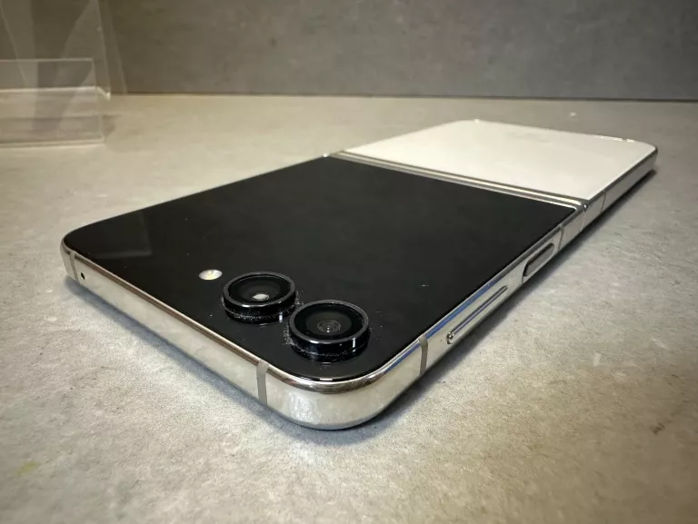 TELEFON SAMSUNG GALAXY Z FLIP 5 8/512GB