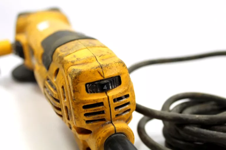 SZLIFERKA KĄTOWA DEWALT D28136