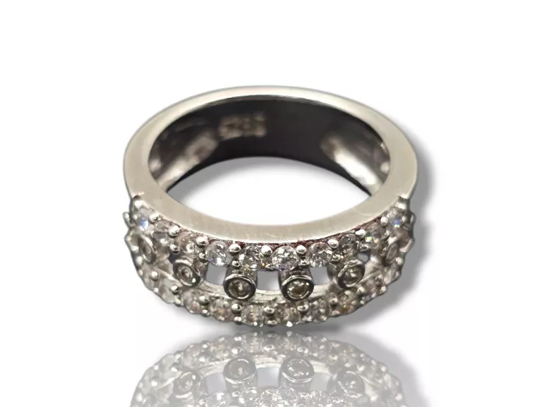 UROCZY SREBRNY  PIERŚCIONEK 4,66G 925P 14R