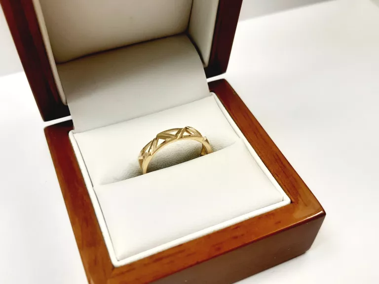 NIENOSZONY ZŁOTY PIERŚCIONEK 585 1.18G R:18