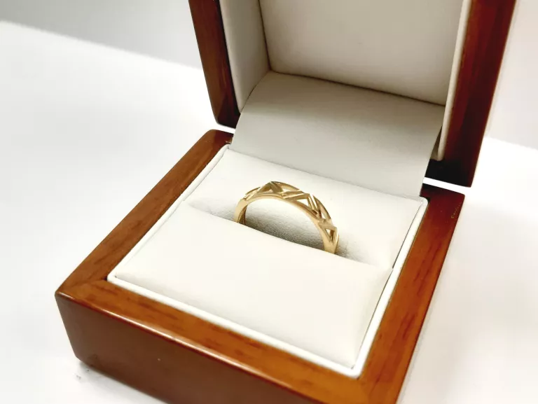 NIENOSZONY ZŁOTY PIERŚCIONEK 585 1.18G R:18