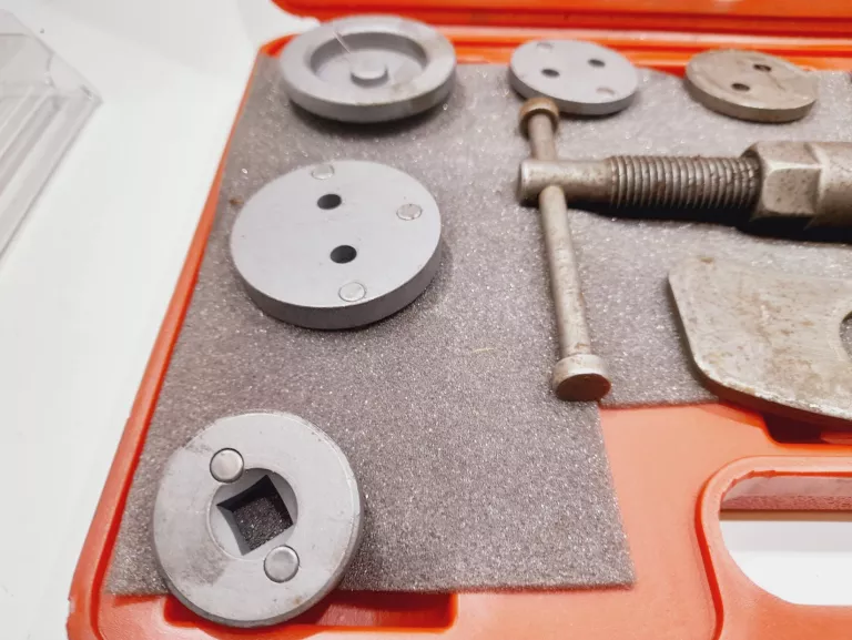 ZESTAW DO WYCISKANIA TŁOCZKÓW HAMULCOWYCH