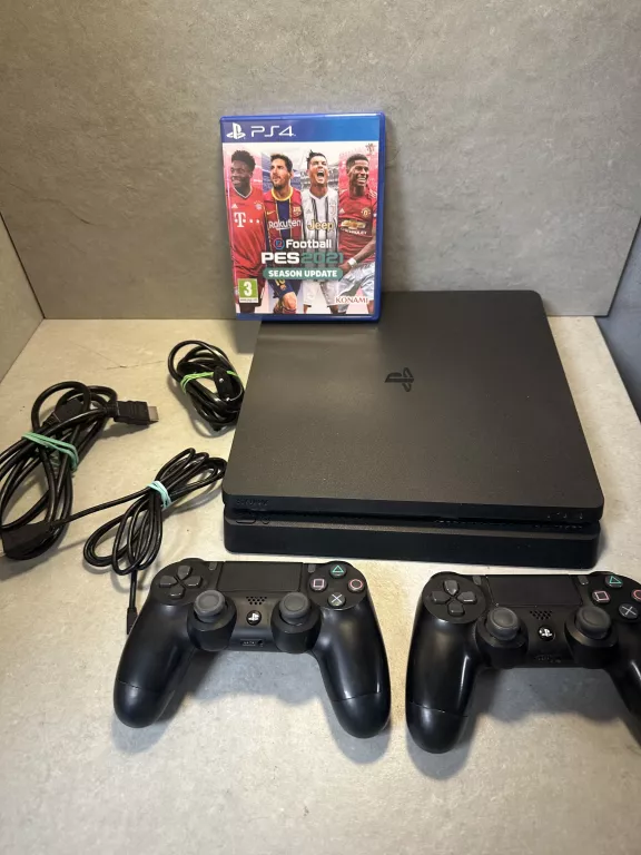 KONSOLA PS4 SLIM 500GB + 2 PADY OKABLOWANIE PES2021R