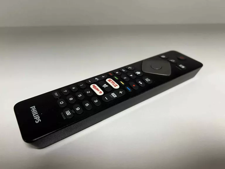 TV PHILIPS 32PFS6855/12 + PILOT