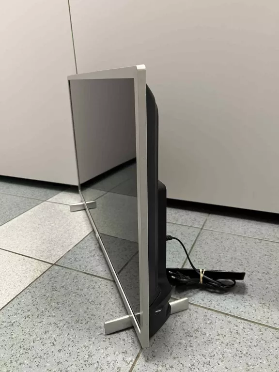 TV PHILIPS 32PFS6855/12 + PILOT