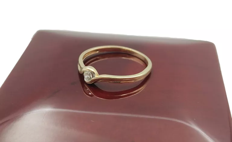 ZŁOTY PIERŚCIONEK Z DIAMENTEM 0,10 CT 14K 585/1,33 G/R 15