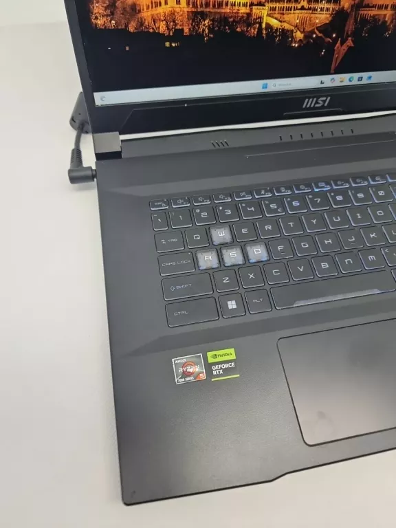 LAPTOP MSI BRAVO 17 RYZEN 5 7535HS/32GB/512/RTX4050 10GB/144HZ