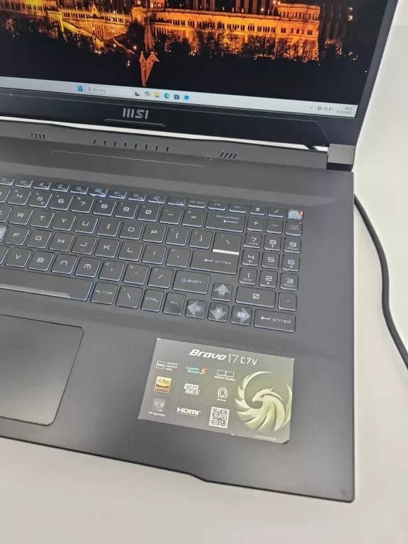 LAPTOP MSI BRAVO 17 RYZEN 5 7535HS/32GB/512/RTX4050 10GB/144HZ