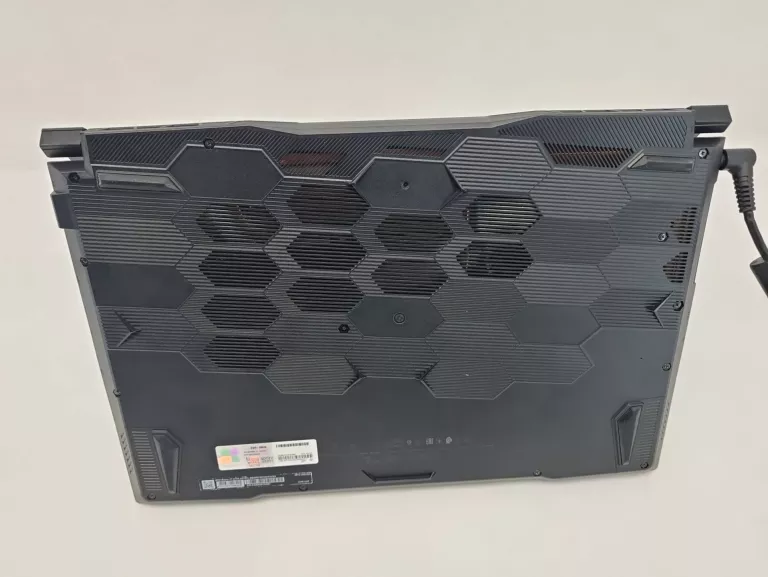 LAPTOP MSI BRAVO 17 RYZEN 5 7535HS/32GB/512/RTX4050 10GB/144HZ