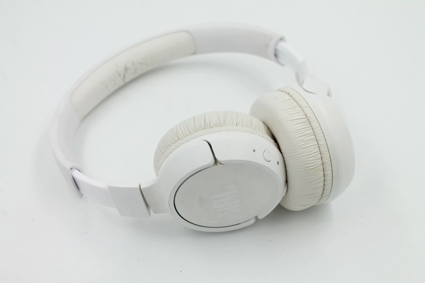 sluchawki-bt-nauszne-jbl-tune-52bt-biale-chelminska-56-grudziadz