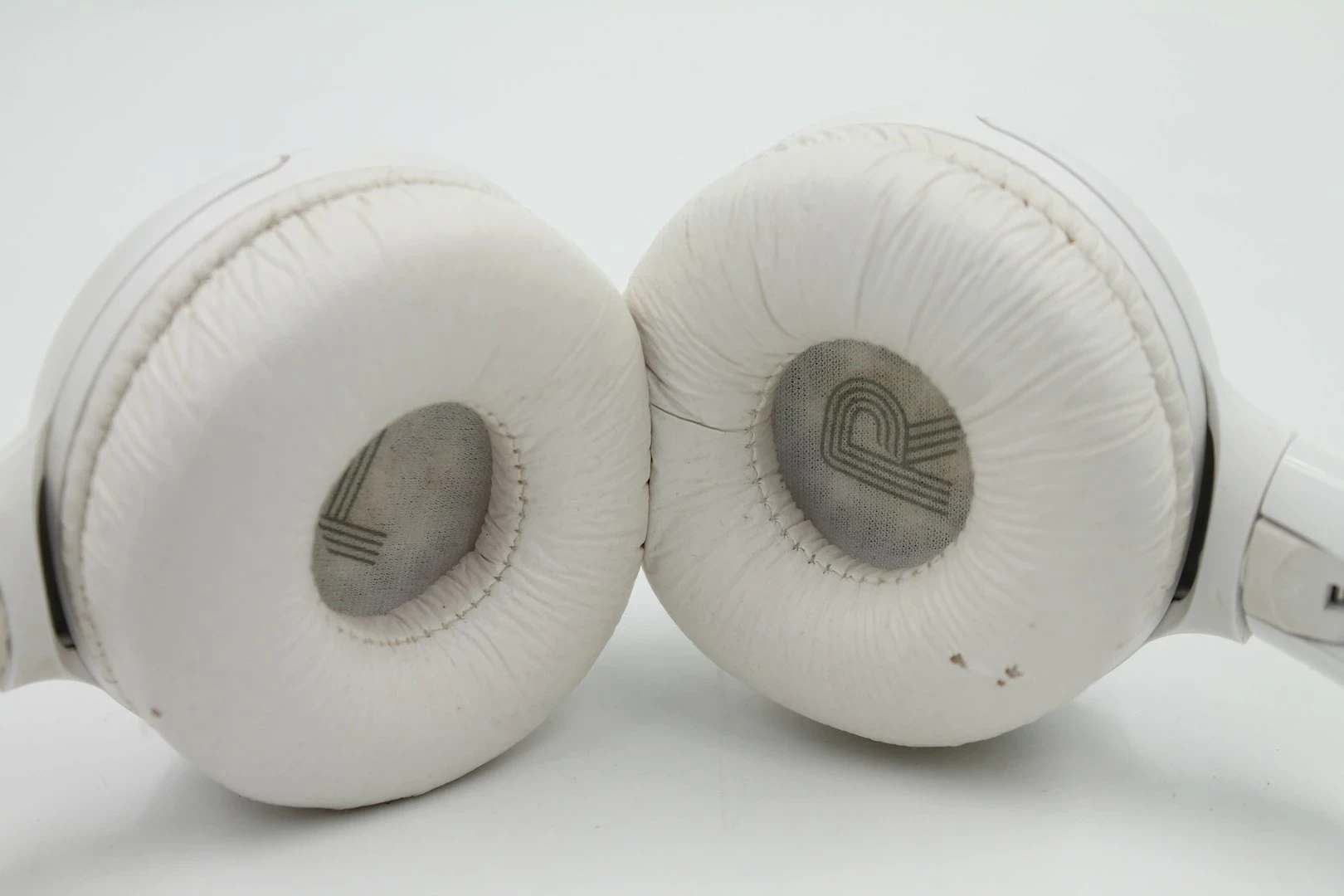 sluchawki-bt-nauszne-jbl-tune-52bt-biale-stan-11323-2