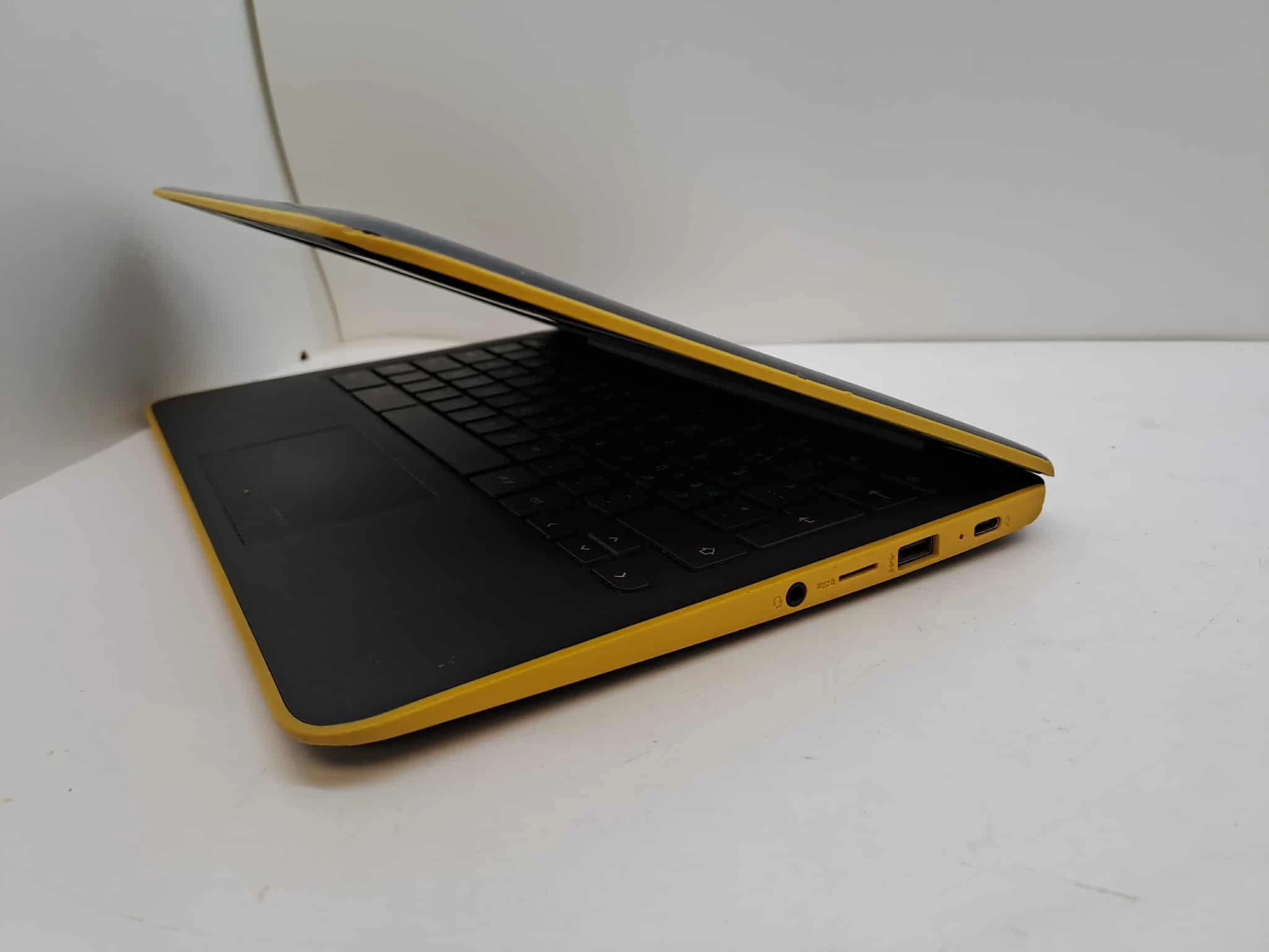 laptop-hp-7265ngw-chrome-os-ladowarka-przekatna-ekranu-1160