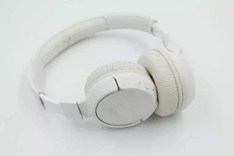 sluchawki-bt-nauszne-jbl-tune-52bt-biale-chelminska-56-grudziadz