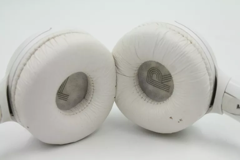 sluchawki-bt-nauszne-jbl-tune-52bt-biale-stan-11323-2