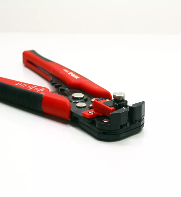 WIELOFUNKCYJNY ŚCIĄGACZ IZOLACJI 205MM YT-2313 YATO