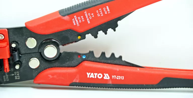 WIELOFUNKCYJNY ŚCIĄGACZ IZOLACJI 205MM YT-2313 YATO