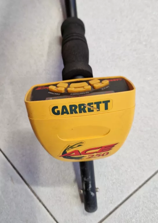 WYKRYWACZ METALI GARRETT ACE 250  PUDEŁKO