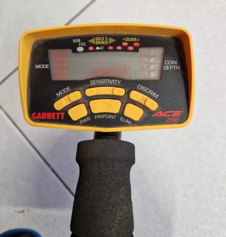WYKRYWACZ METALI GARRETT ACE 250  PUDEŁKO