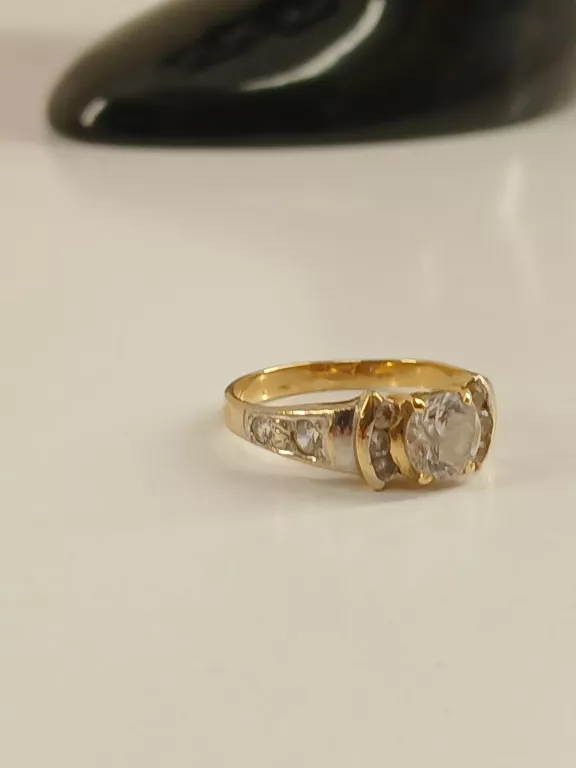 WYRÓB JUBILERSKI UŻYWANY PIERSCIONEK Z CYRKONIĄ