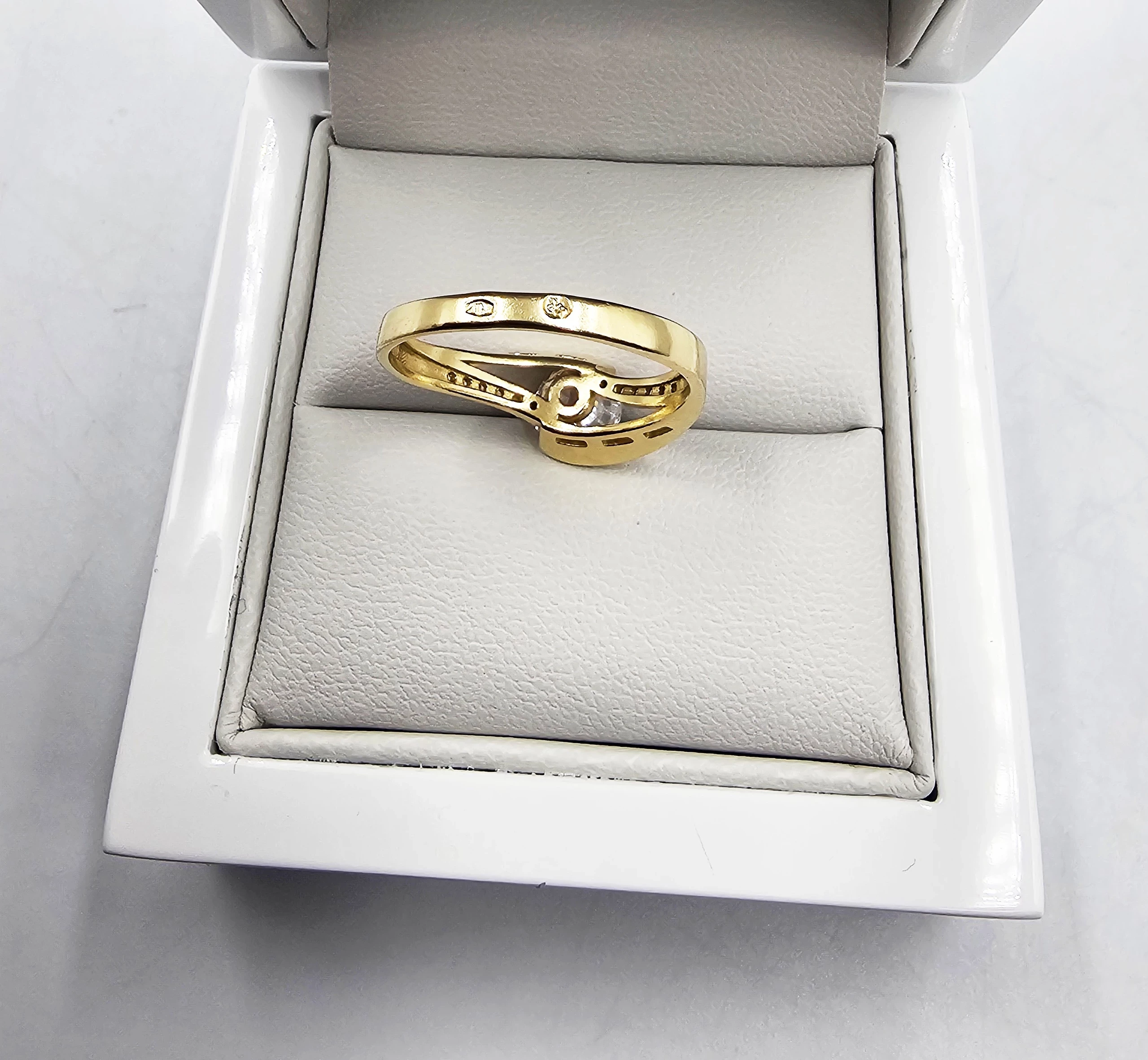 zloty-pierscionek-z-cyrkoniami-296gr-p585-rozmiarsrednica-wew-mm-372-18