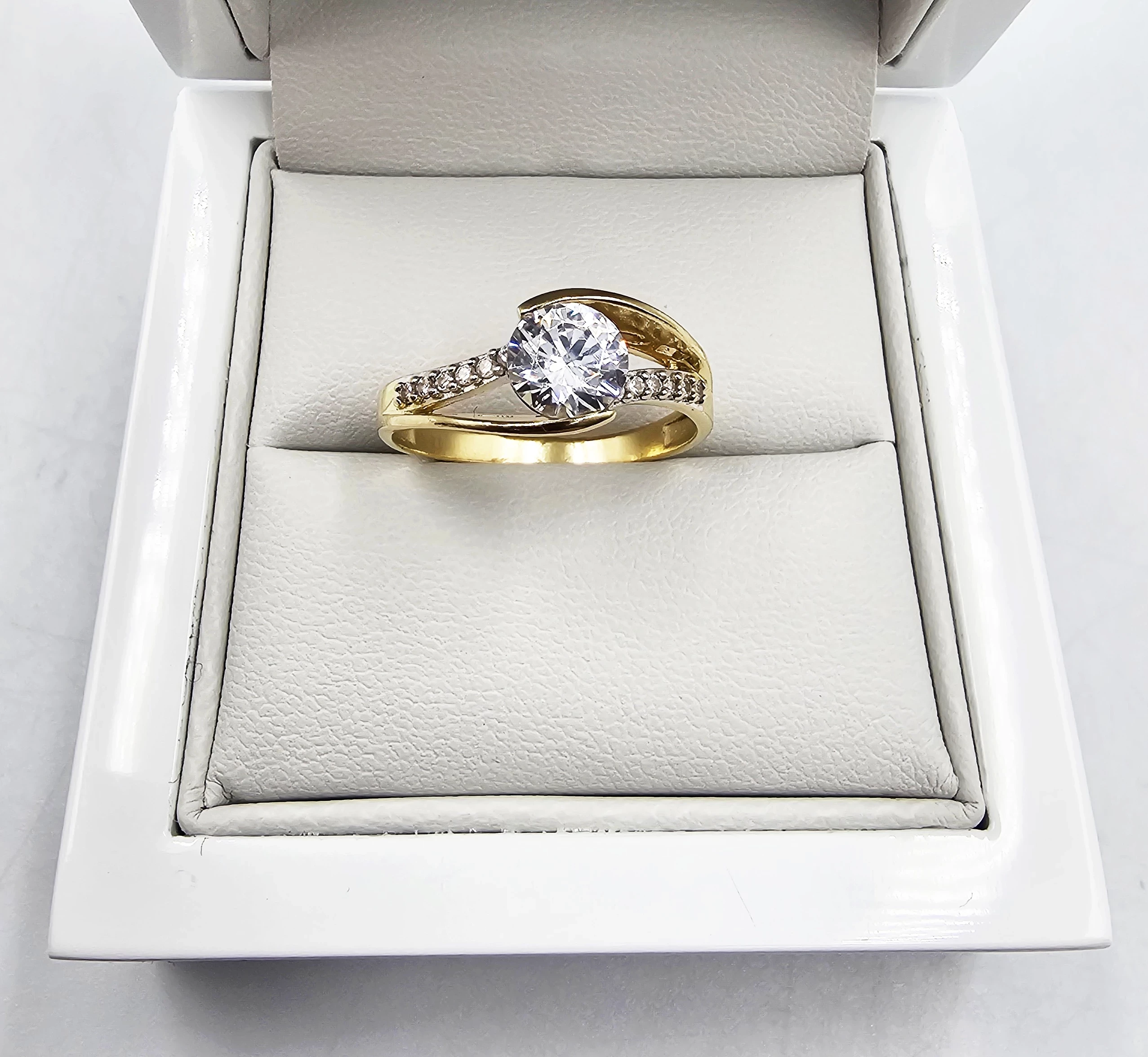 zloty-pierscionek-z-cyrkoniami-296gr-p585-rodzaj-2205-2