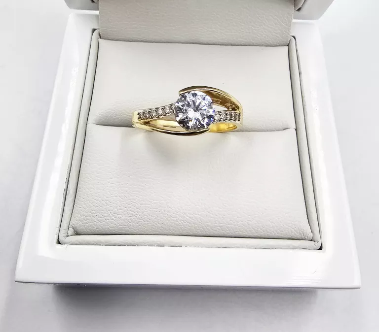 ZŁOTY PIERŚCIONEK Z CYRKONIAMI 2,96GR, P.585