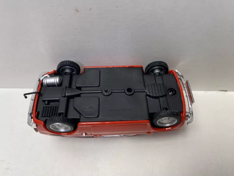 FIAT 126P CZERWONY 1:43