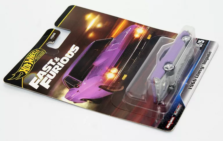 AUTKO HOT WHEELS PREMIUM FAST AND FURIOUS 1966 CHEVY IMPALA (JBL95)